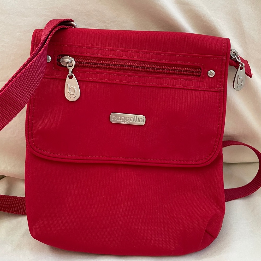 Baggallini red small crossbody